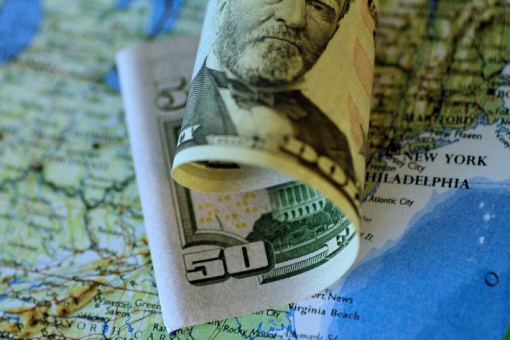 Dolar Melemah Tertekan Kebijakan Baru Fed