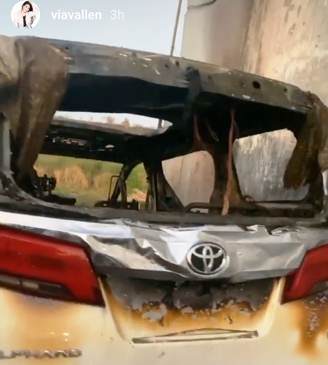 Tangkapan layar mobil Via Vallen yang terbakar. ant