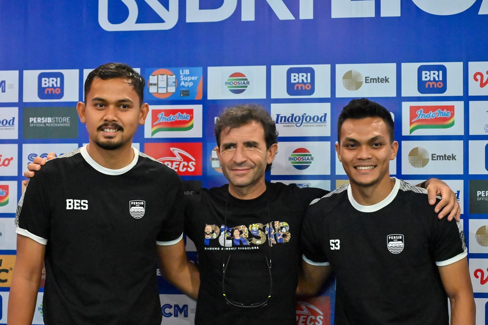 Persib Bandung harus puas dengan dua kali imbang mengawali BRI Liga 1 2023/24 usai ditahan Madura United FC dan Arema FC.