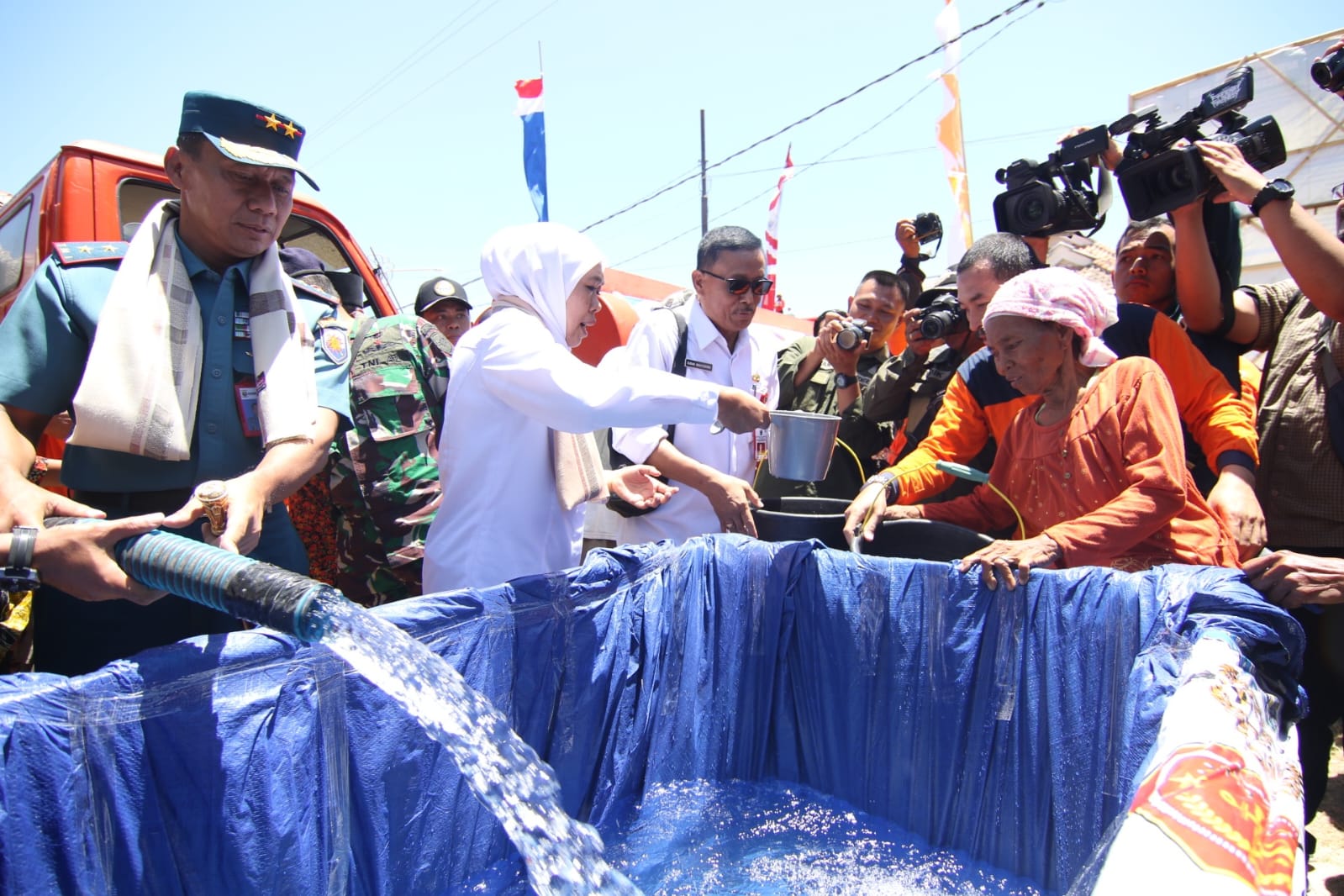  Memasuki musim kemarau, Gubernur Jawa Timur Khofifah Indar Parawanaa mengimbau kewaspadaan terhadap bencana kekeringan.