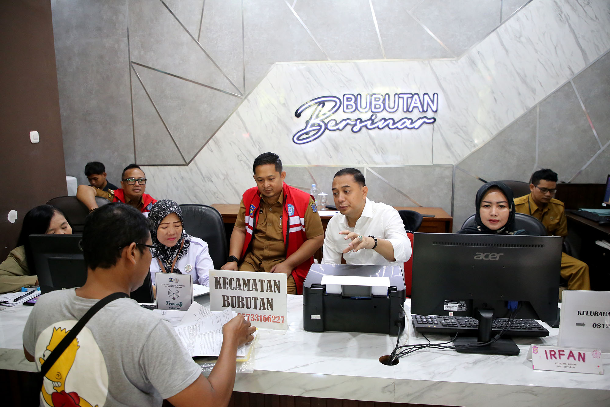 Perdana ‘Ngantor’ di Kelurahan, Wali Kota Eri Ungkap Temuan dan Solusi Pelayanan Adminduk