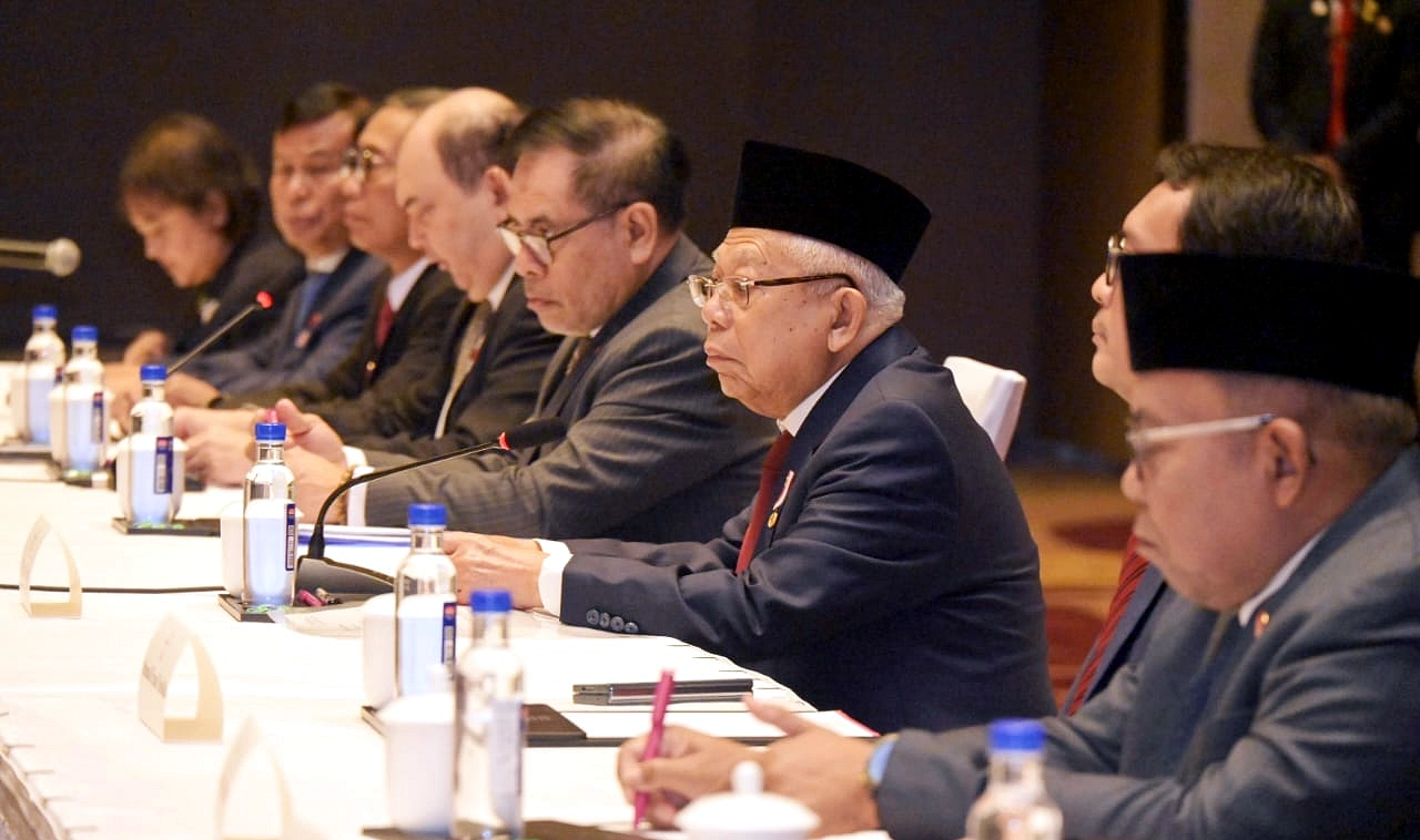 Wapres melakukan pertemuan dengan sejumlah pengusaha Tiongkok di wilayah Fujian, di Hotel Crowne Plaza Fuzhou Riverside, Fuzhou, Provinsi Fujian, Tiongkok, Jumat (15/09/2023). (Foto: BPMI Setwapres)
