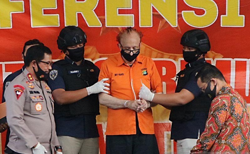 Konferensi pers kasus ekploitasi seksual anak dibawah umur yang dilakukan oleh warga negara asing (WNA) asal Prancis bernama Francois Abello Camille (FAC) alias Frans (65) oleh Polda Metro Jaya, Kamis (9/7/2020). (ANTARA/Fianda Rassat/aa.)

