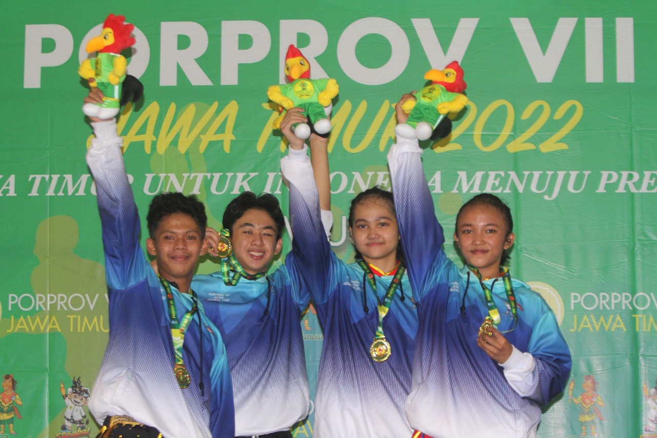 Tim wushu Kabupaten Jember mengawinkan gelar di nomor Taolu Dui Lian Putra dan Putri Pekan Olahraga Provinsi (Porprov) VII/2022 Jawa Timur.