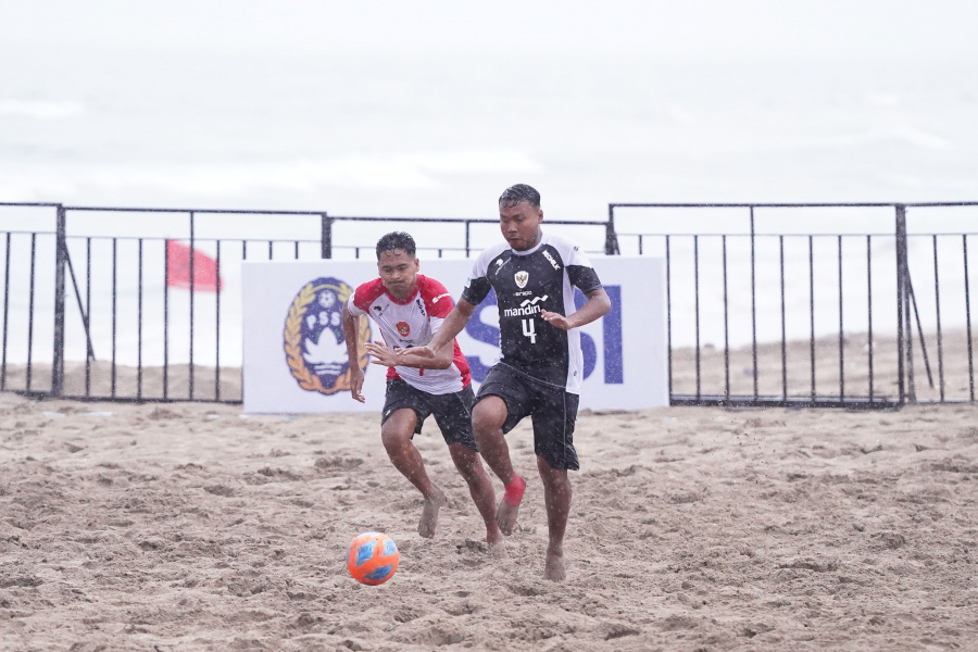 Timnas Sepak Bola Pantai Indonesia Matangkan Kesiapan Menuju AFC Beach Soccer 2025 di Bali