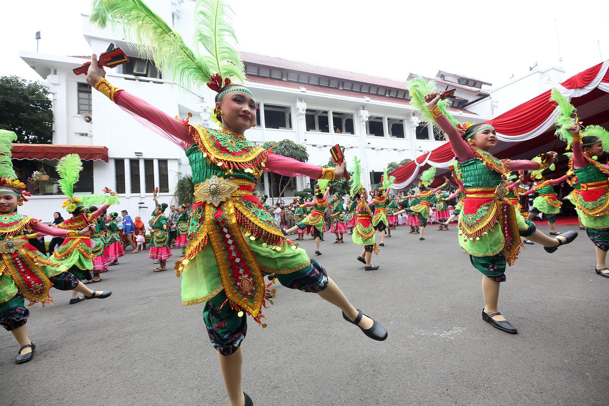 Festival Remo Yosakoi di Balai Kota Surabaya