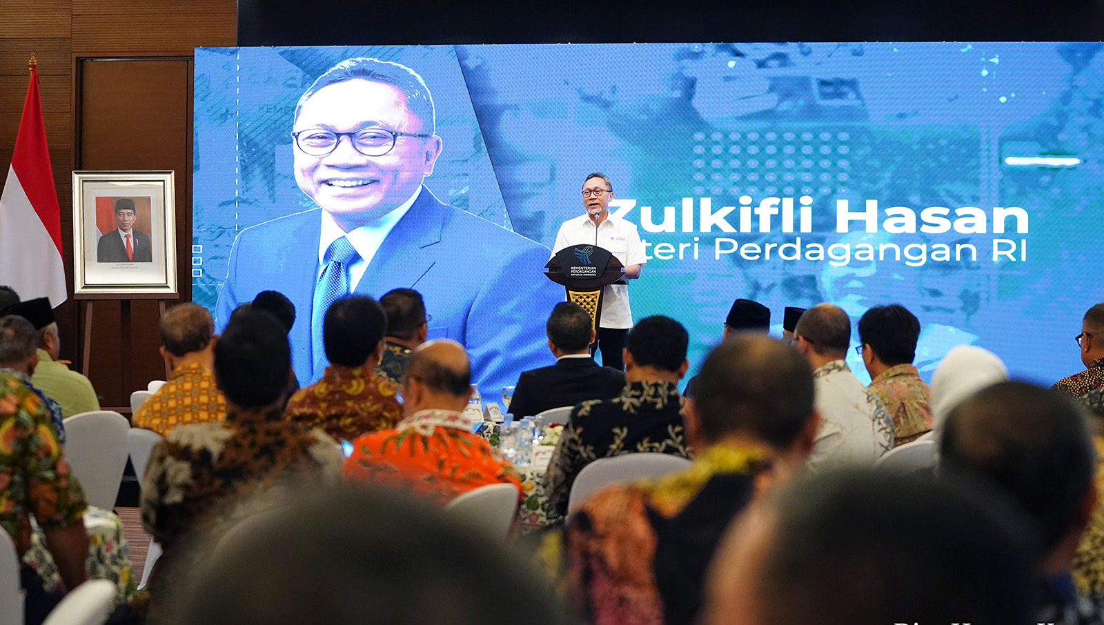 Menteri Perdagangan Zulkifli Hasan saat Peluncuran buku “Zulkifli Hasan, Kerja Bantu Rakyat"  sekaligus menandai setahun perjalanan Mendag Zulkifli Hasan sejak dilantik15 Juni 2022 hingga 15 Juni 2023.